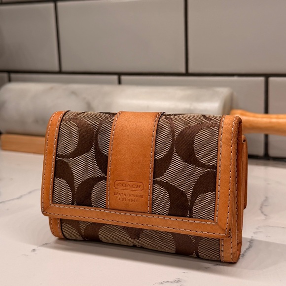 Coach Vintage Trifold Wallet Signature Canvas Vachetta Leather - Picture 2 of 9
